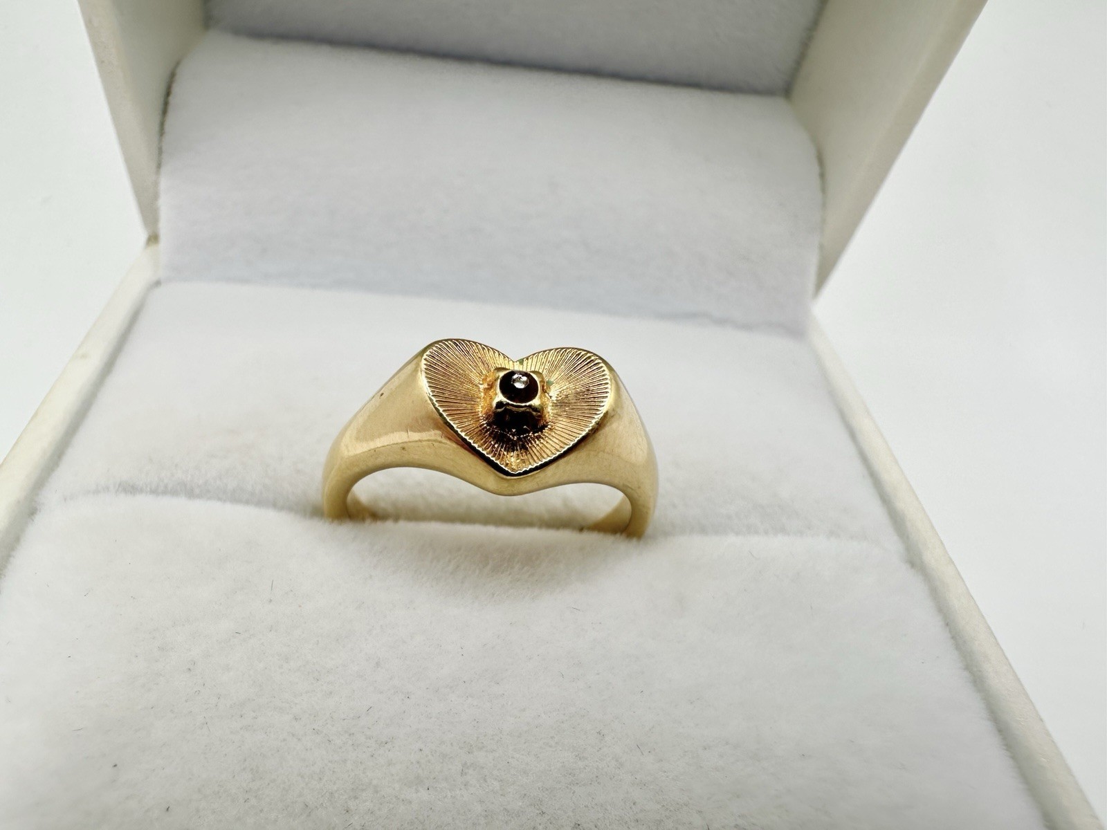 VTG Gold Tone Avon Heart Ring Red Rhinestone Sz5 Estate Sale Signed Trendy Read