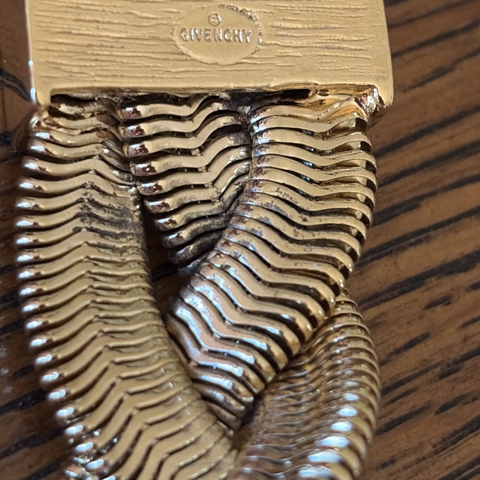 Vintage Givenchy Gold Tone 16”ChokerNecklace- Signed Logo Clasp Chunky
