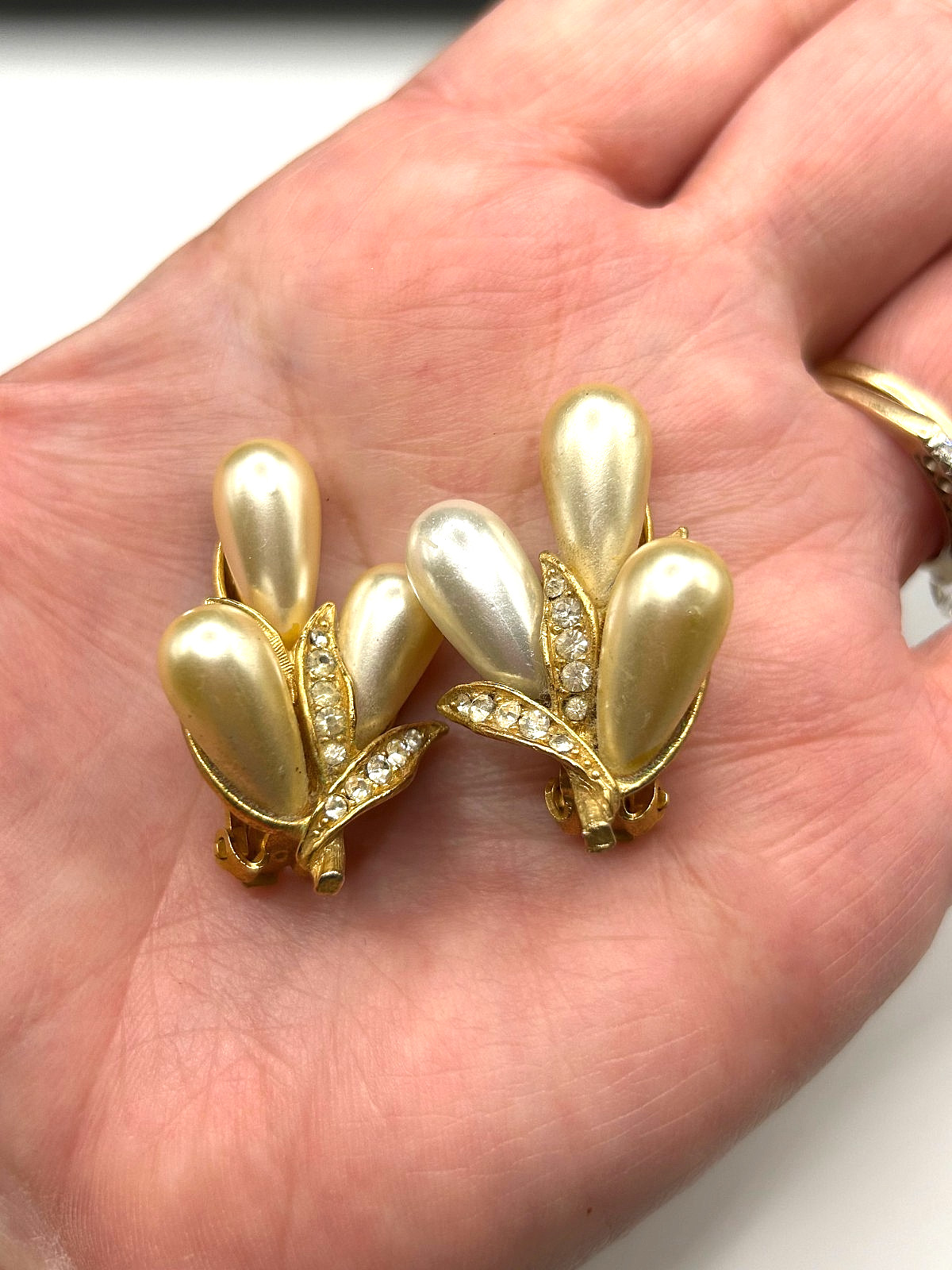 VINTAGE ARTHUR PEPPER CATTAILS EARRINGS CLIP ON PEARL RHINESTONE GOLD TONE