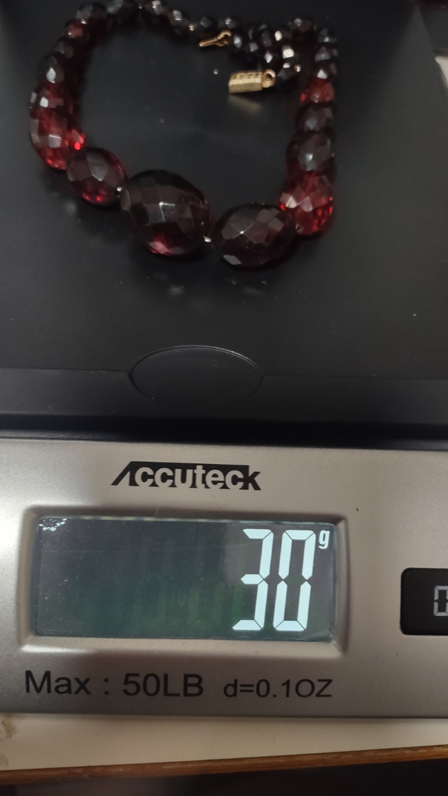 VINTAGE Tested Ruby Red CHERRY 30g AMBER BAKELITE FACETED BEADED 16″ NECKLACE
