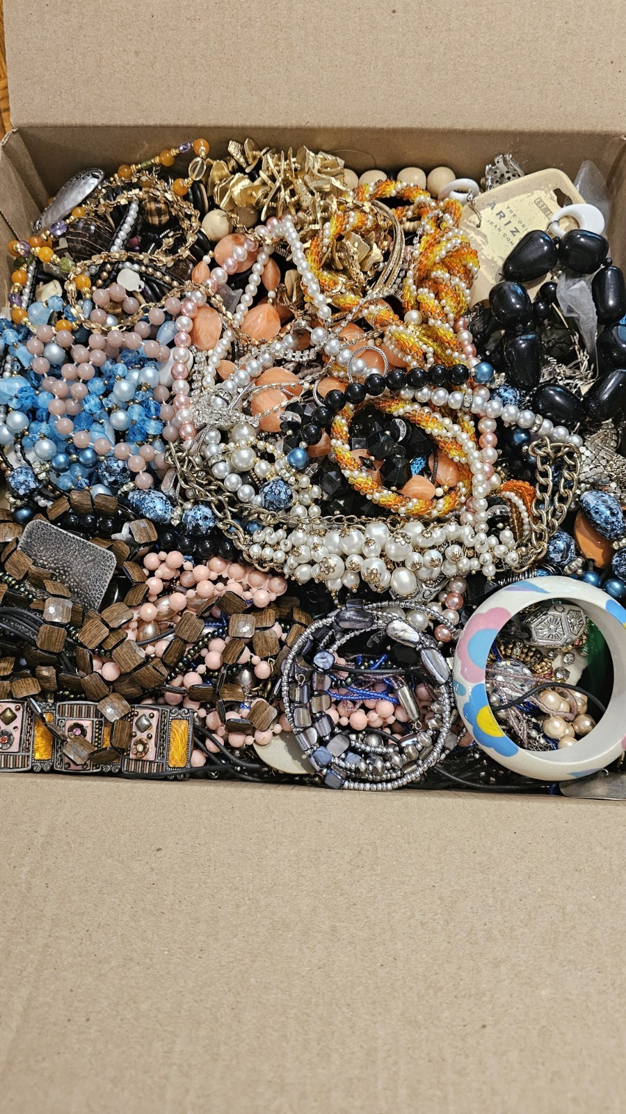 COSTUME VINTAGE JEWELRY Assortment TRIFARI MONET BAKELITE More 20 Lbs LOT