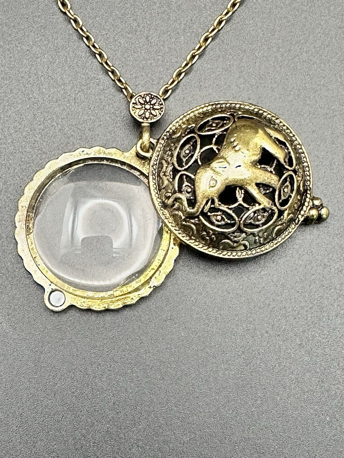VTG Style Elephant Magnifying Glass Pendant Necklace In Brass Tones Magnetic