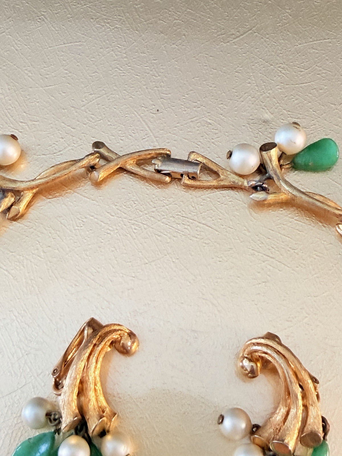 KRAMER VTG Signed Gold Tone Faux Pearl Jade Dangle Branch Link Necklace Earrings
