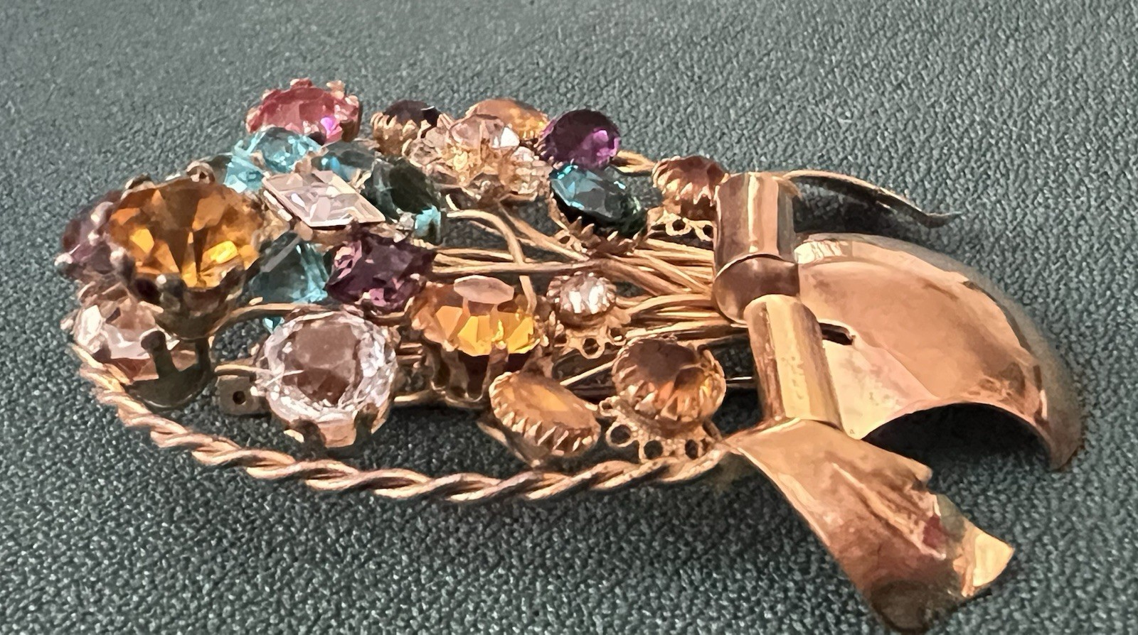 1940s SIGNED VOUGE FLOWER BASKET BROOCH FULL MULTI COLORED RHINESTONE FLOWERS
