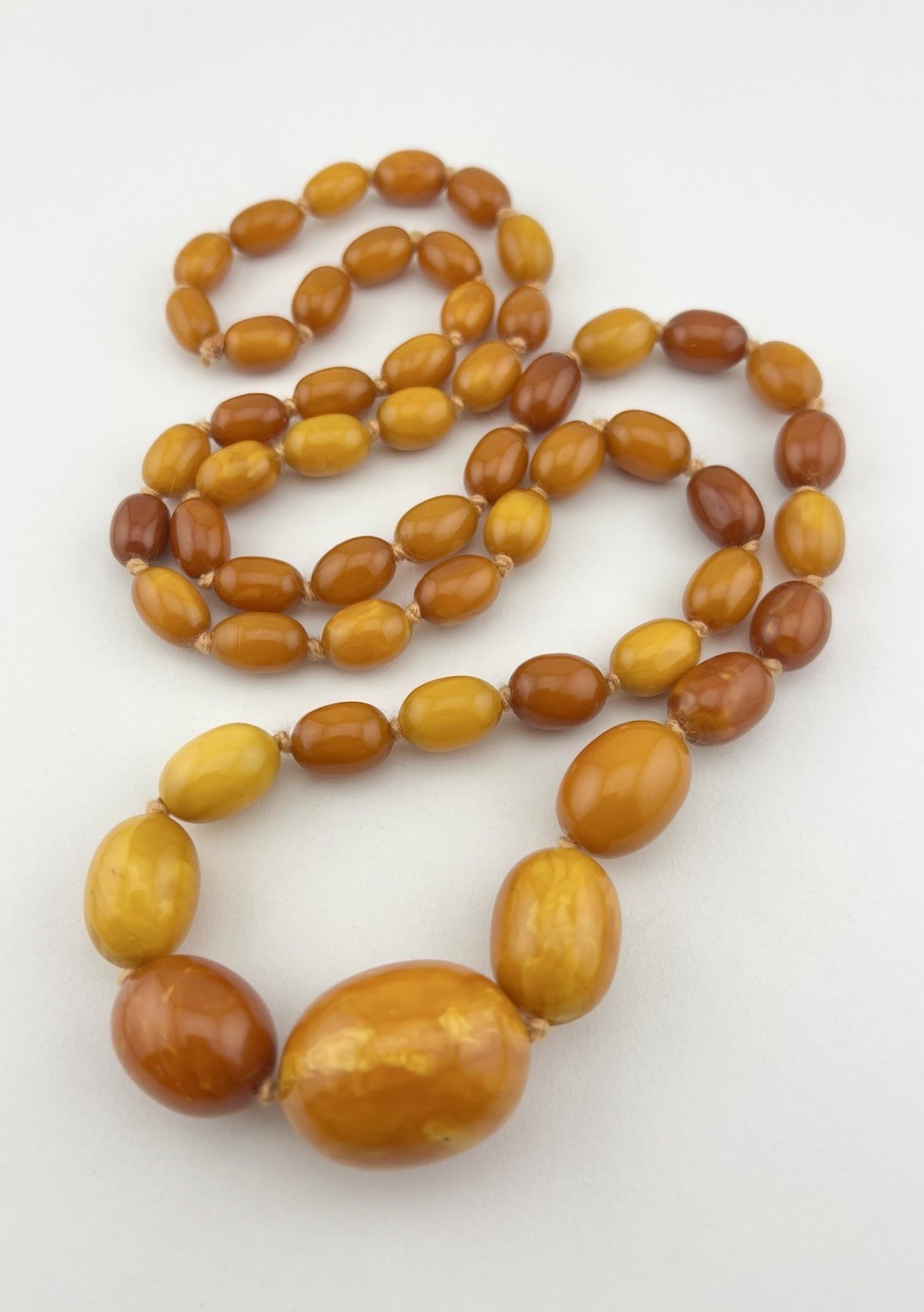 62.4g – Antique Butterscotch Egg Yolk Baltic Amber Swirl Round Bead Necklace 34″