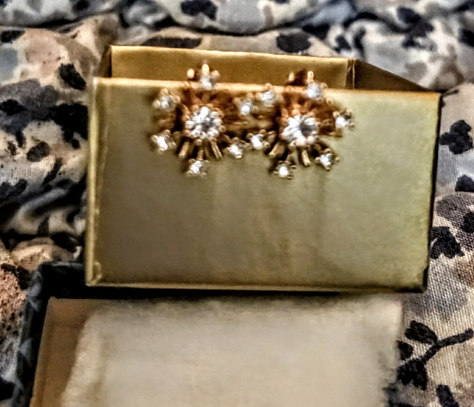 Vintage 1978 Avon Starburst Rhinestone Earrings Gold-Tone Clip In Original Box