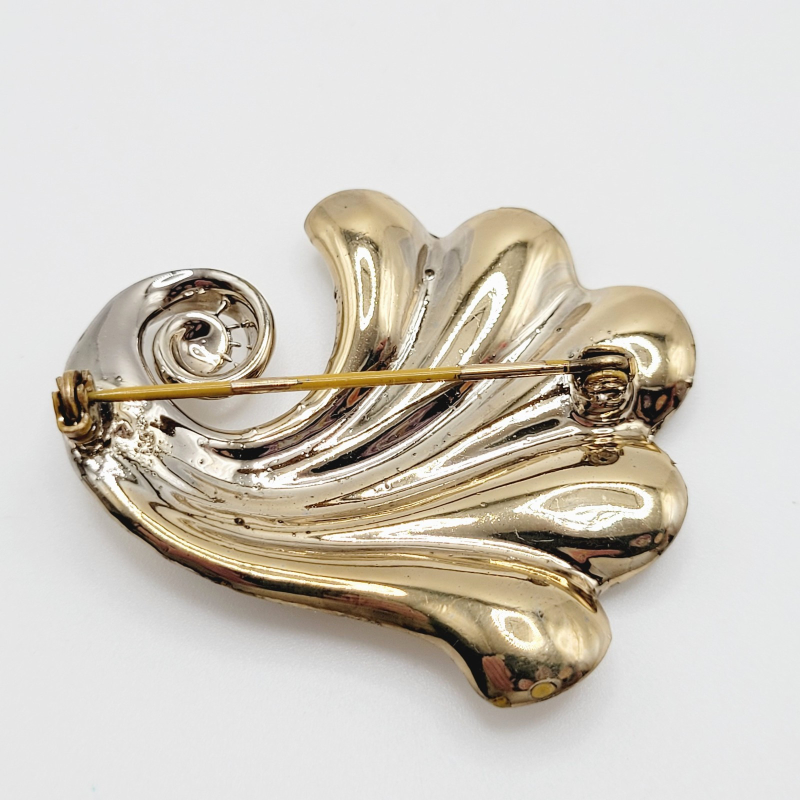 Nouveau Style Nautical Shell Swirl Wave Gold Tone Pin Retro 1940s Style Brooch
