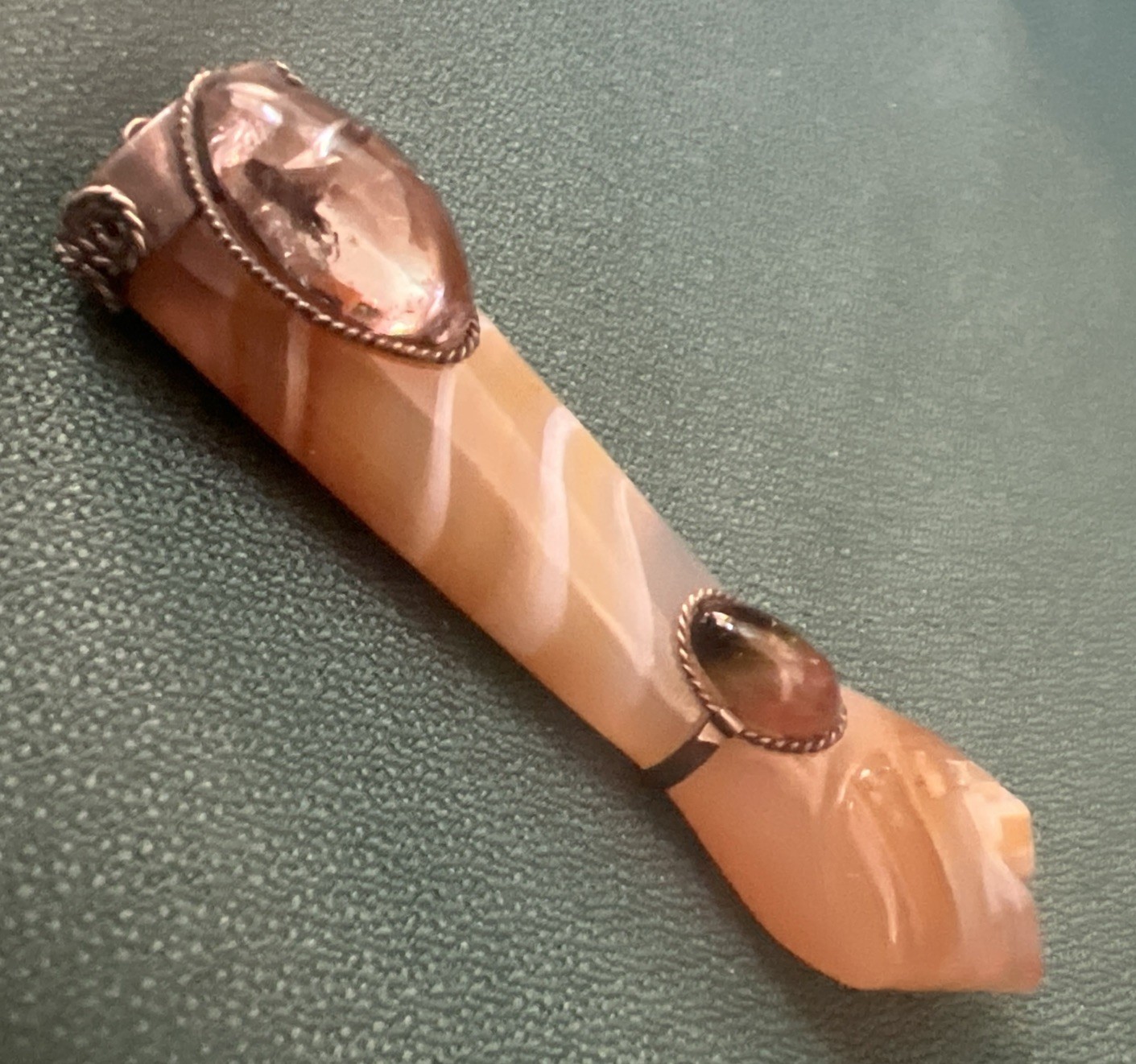 VINTAGE POLISHED CARVED STONE MANO FIGA W/STERLING GOOD LUCK CHARM PENDANT