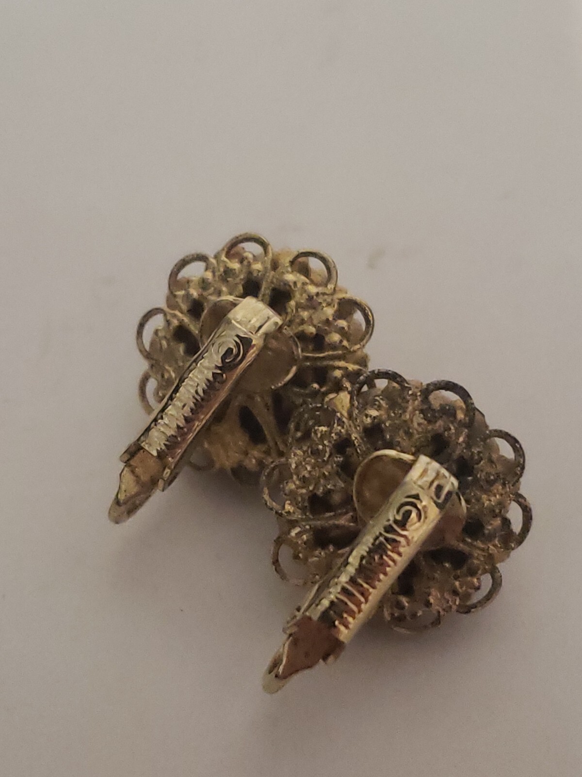 Sarah Coventry Wisteria Garnet Flower Gold Tone Filigree Clip On Earrings