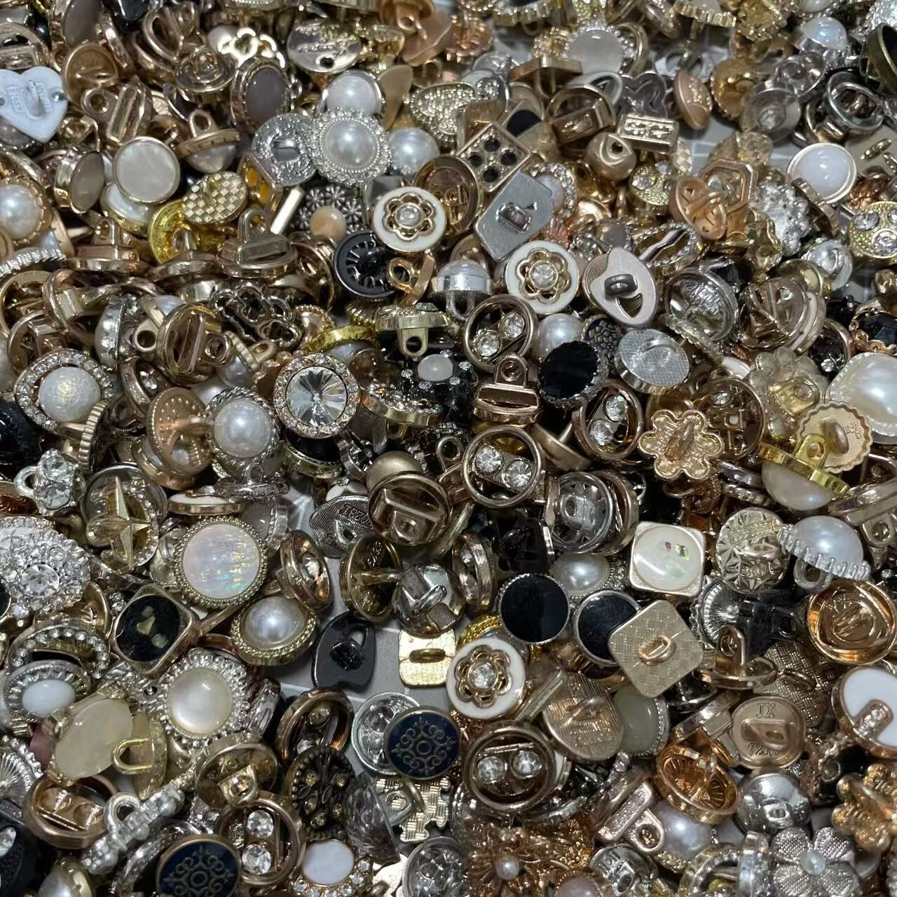 Vintage-now Costume Jewelry makeing Lots button Read Description 50pcs