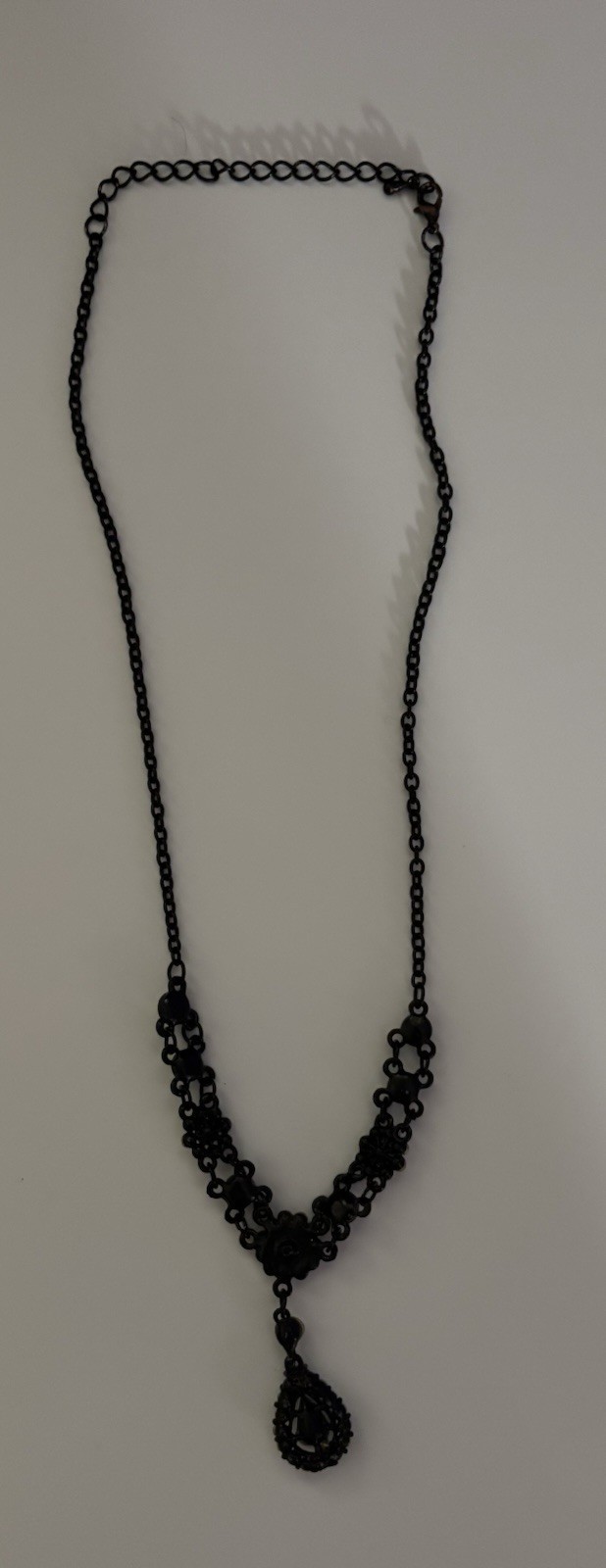 Rhinestone Flower Stunning Neckless. Perfect For Any Occasion