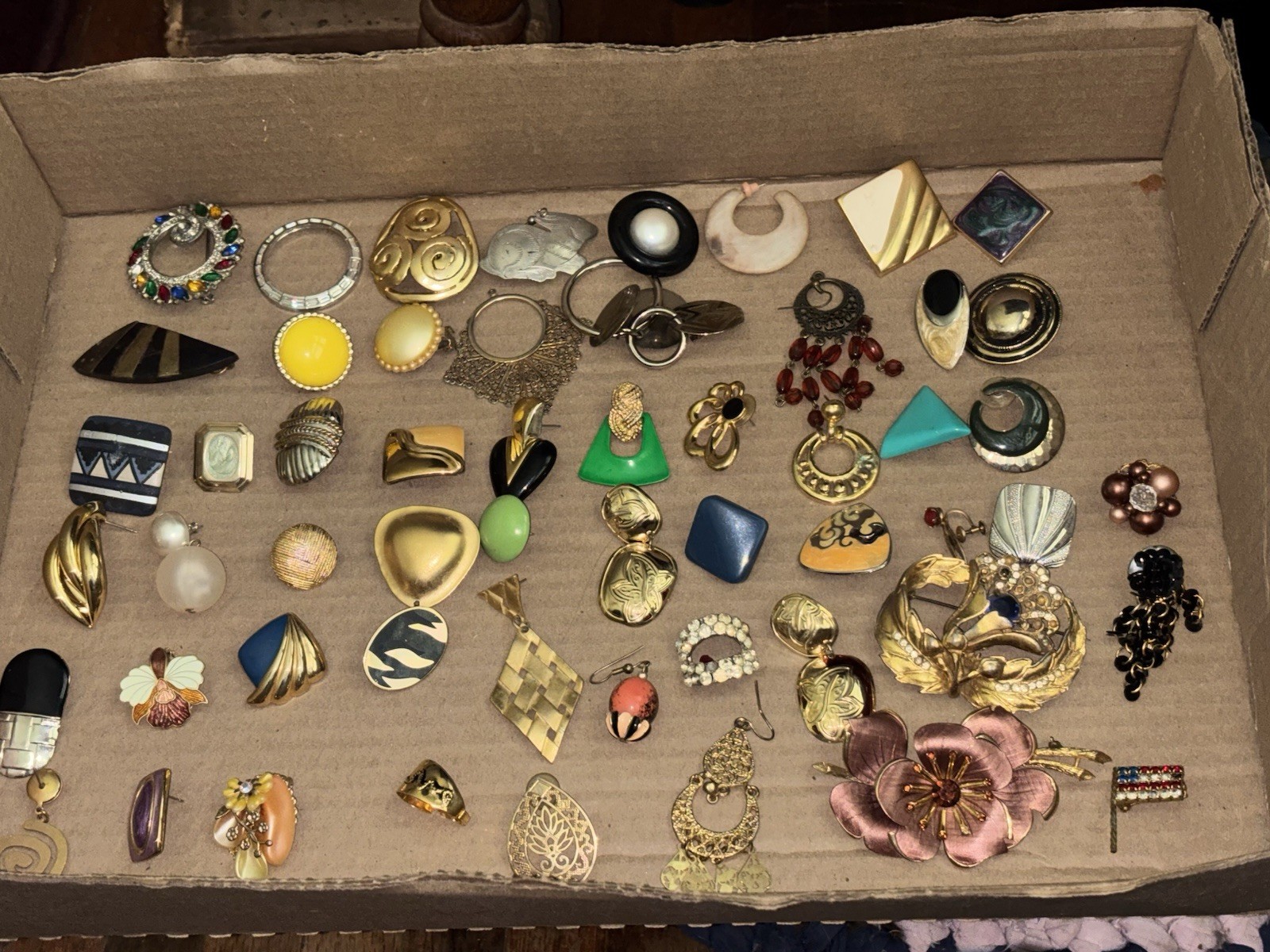 Vintage Single Earrings Crafts Jewelry Lot, Broochs 55+ Pieces