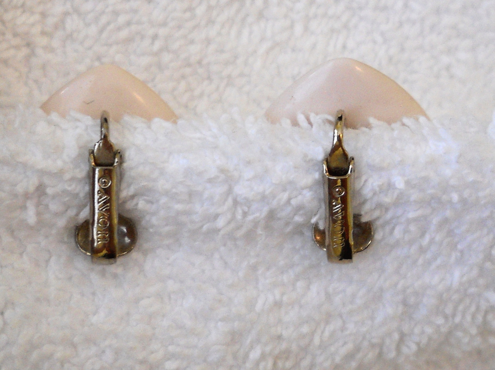 Avon Clip On Earrings Creamy Plastic Modern Art Deco Nickel Free 1980’s True VTG