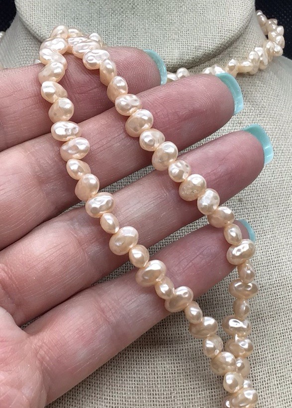 Vintage Costume Long Pale Pink Plastic Simulated Pearl Necklace 30″ G241