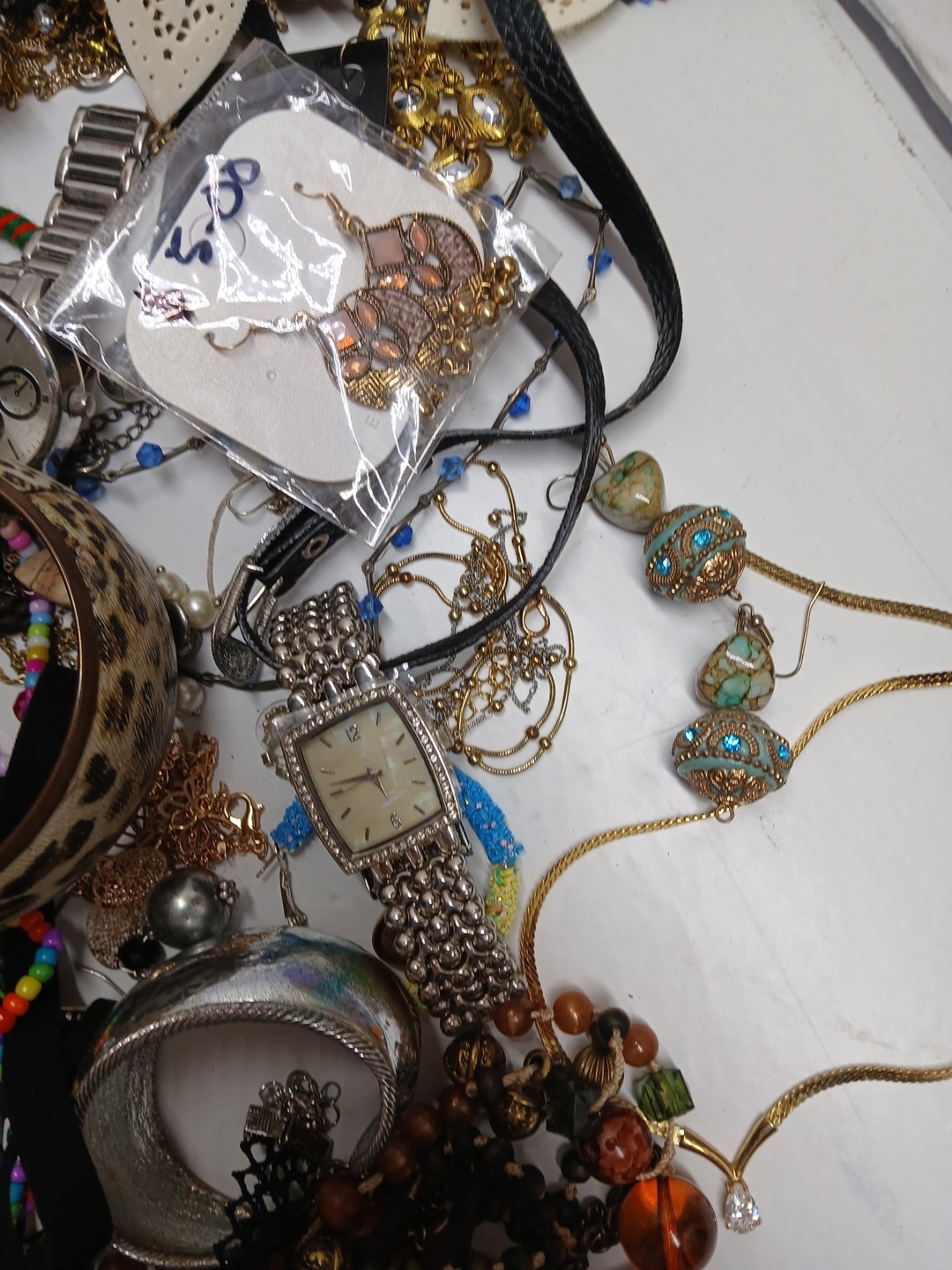 Huge lot Of Jewelry Watches Pearls & More Some new And Used unsearched 4.6lbs