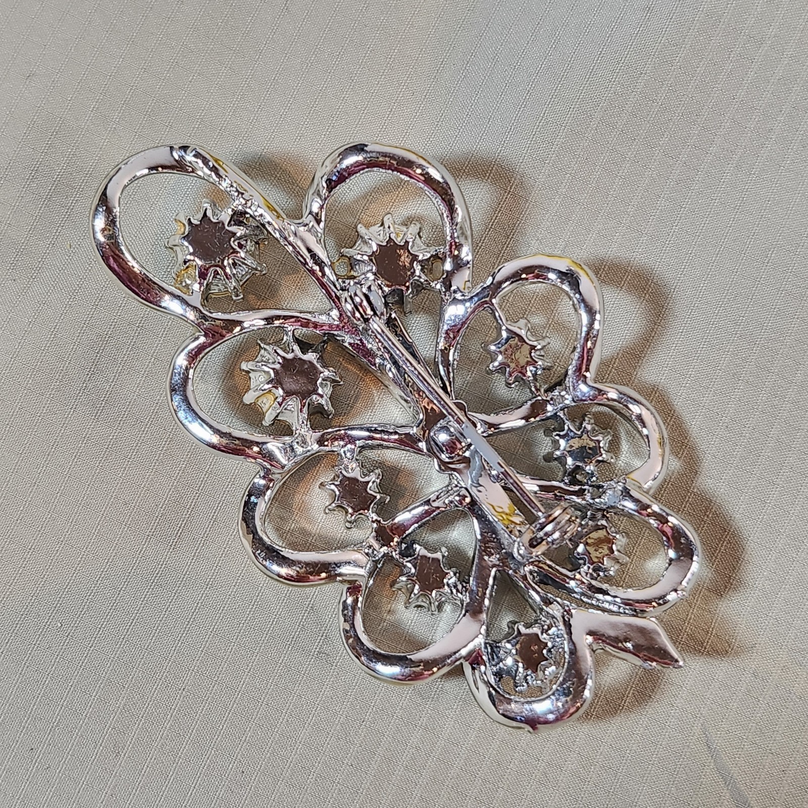 Vintage Elegant Leaf Brooch Pin Silver Tone Rhinestone Costume Jewelry
