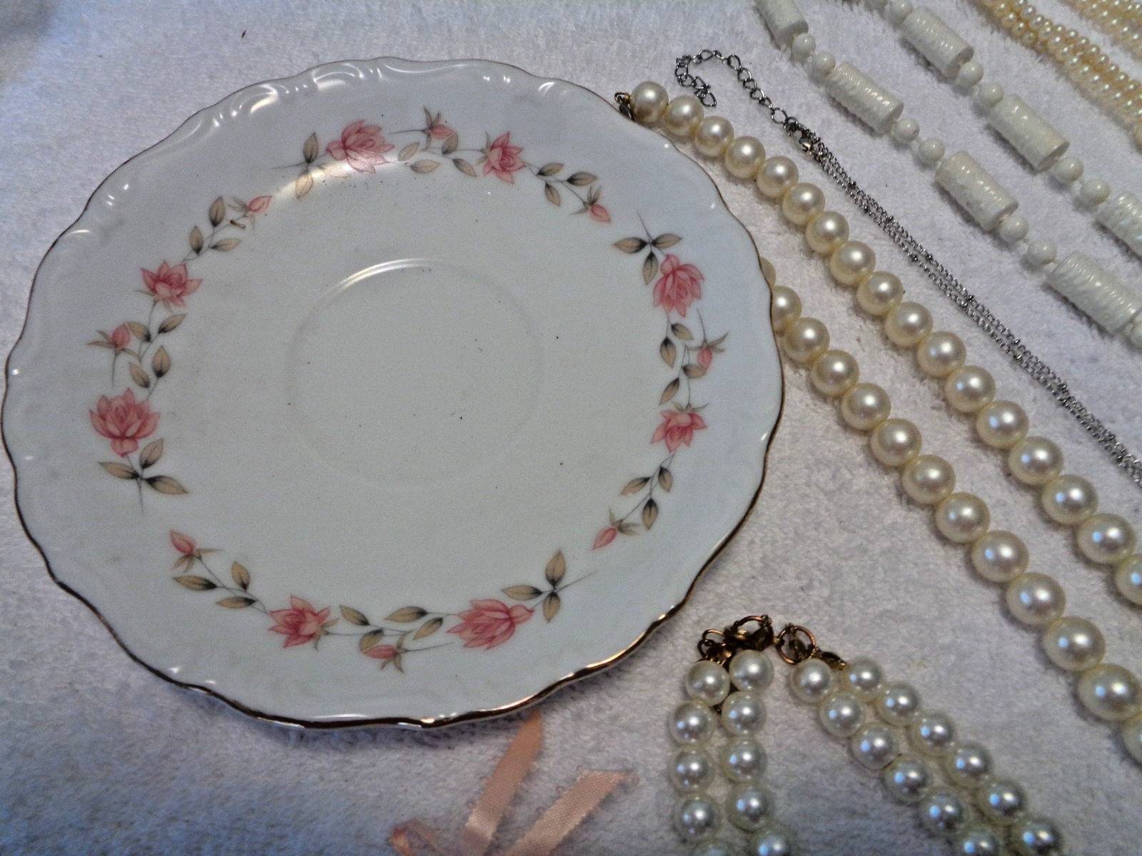 VINTAGE MONET & MARVELLA FAUX PEARLS BRACE, W MODERN JEWELRY RETRO PLATE ETC LOT