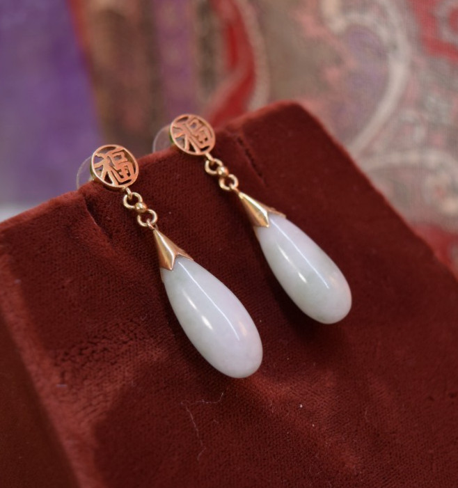 Vintage 14K Gold Teardrop Celadon Jade Dangle Earrings 1 5/8″