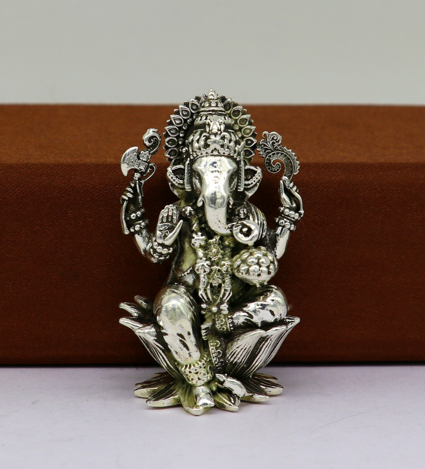 925 sterling silver Gorgeous Lord Ganesha statue, figurine, puja article su213