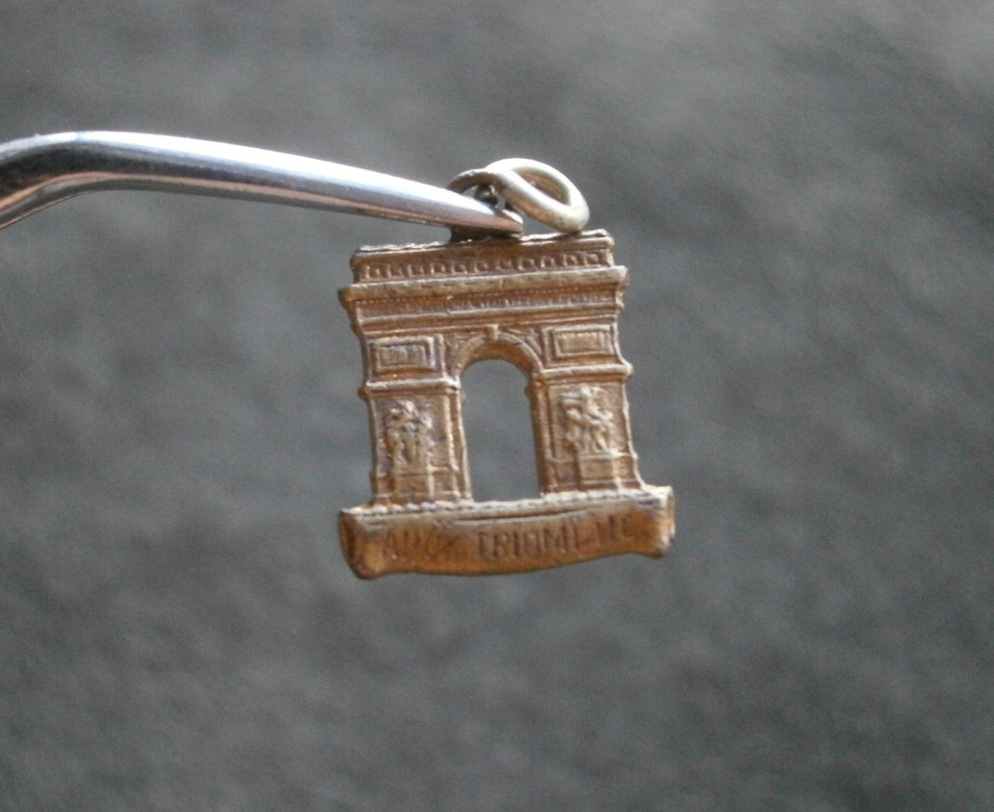 Arc de Triomphe Paris France Vintage Flat Brasstone Bracelet Charm Pendant 1.0g