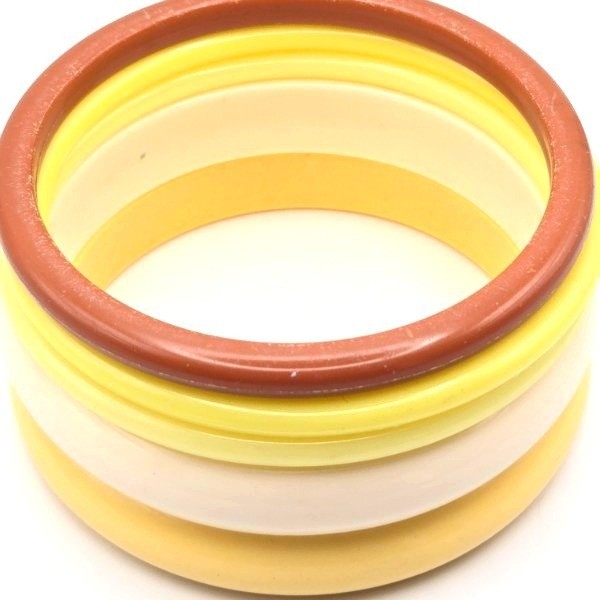 Stackable Set of 5 Vintage Retro Plastic Bangle Bracelets Yellow Cream Orange 8″