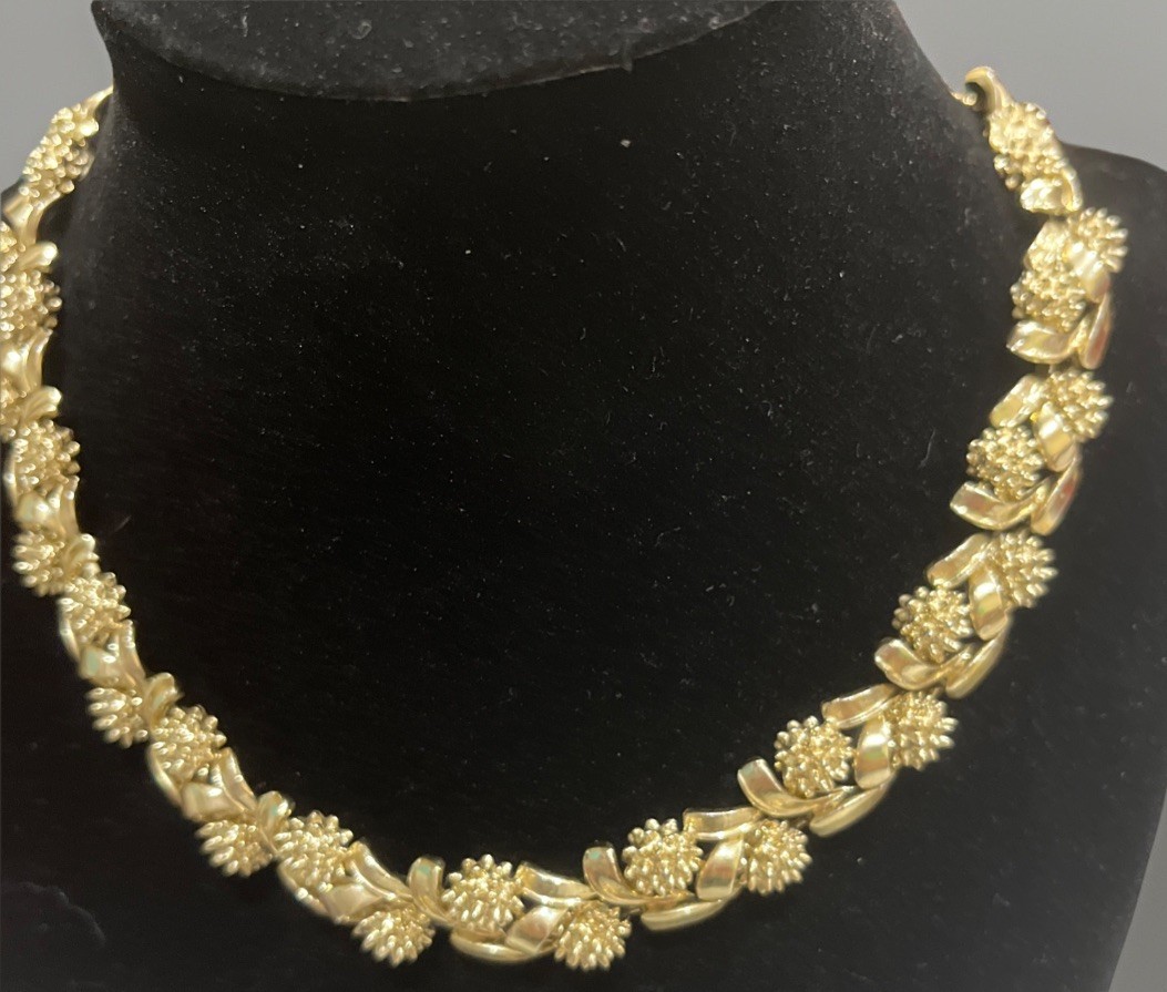 Vtg Signed CORO Gold tone Textured Choker Necklace Gorgeous Designer JEWLERY