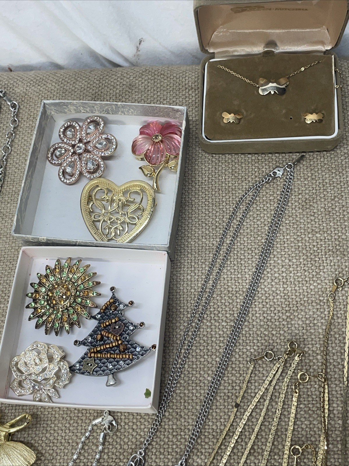 Vintage Jewelry Lot Of 300pieces 10+lbs Monet Trifari Napier..$ Sterling + 14k