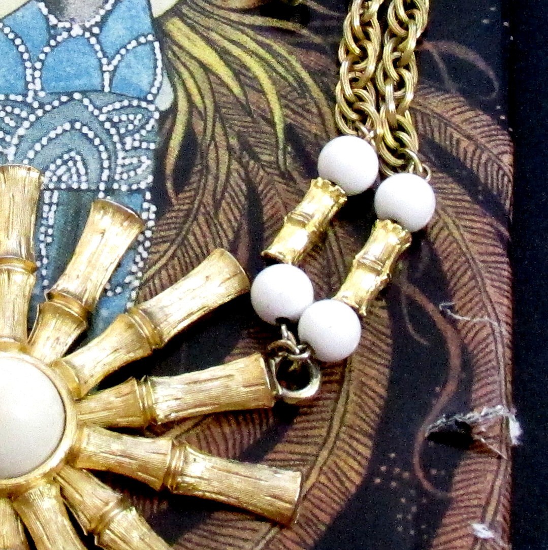 VTG RUNWAY NAPIER BOOK PC GP BAMBOO SUNBURST PENDANT NECKLACE WHITE BEAD FUJIO