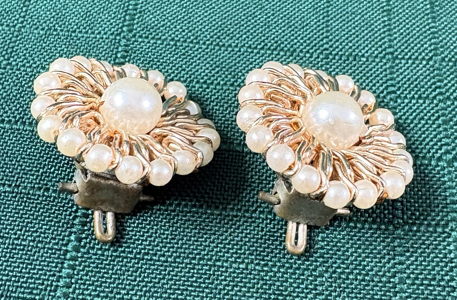 Early Miriam Haskell Style Wired Pearl Cluster Clip-on Earrings Gold Tone Nest