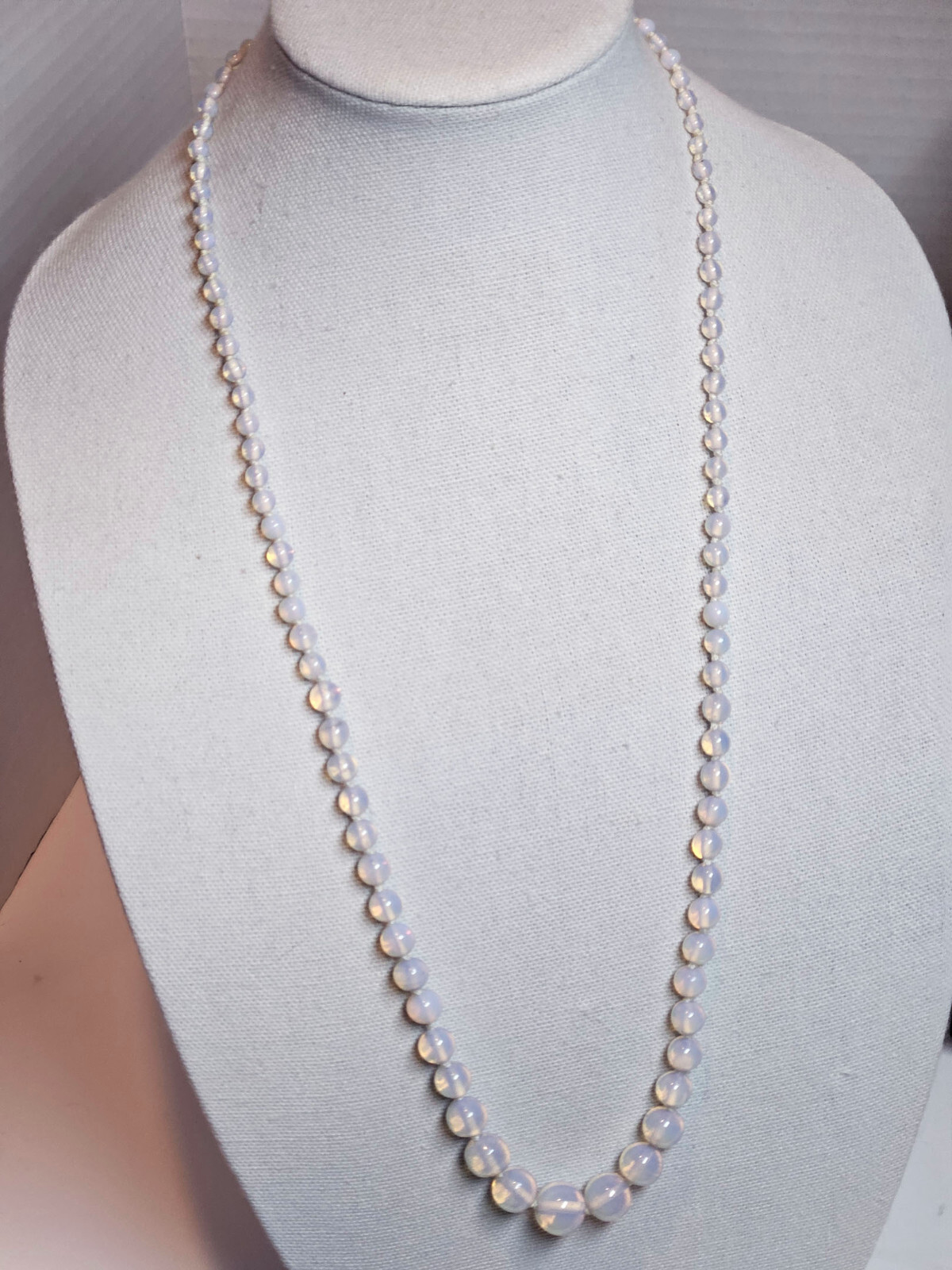 Antique Vintage OPALINE OPALESCENT GLASS Graduated BEAD NECKLACE 32″