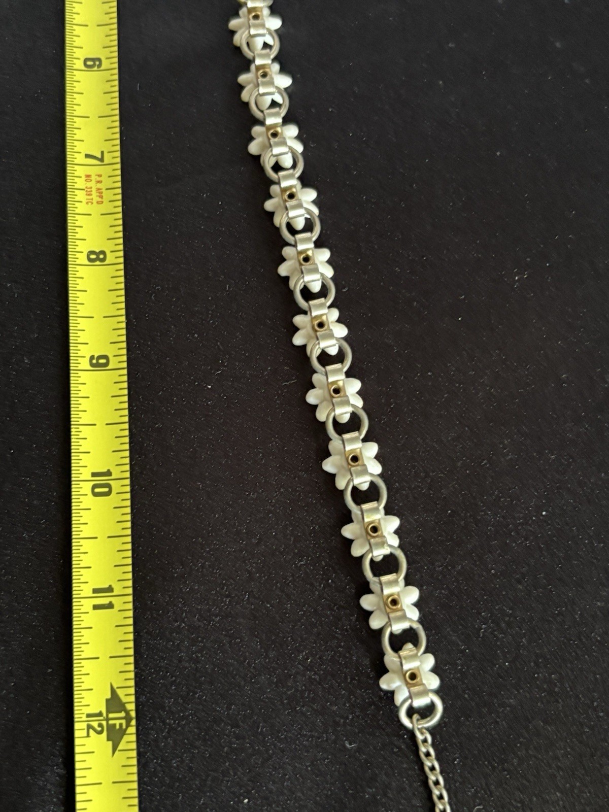 Vtg White Daisy Necklace Bracelet Brooch Earrings Parure Set Gold Toned Gift Box