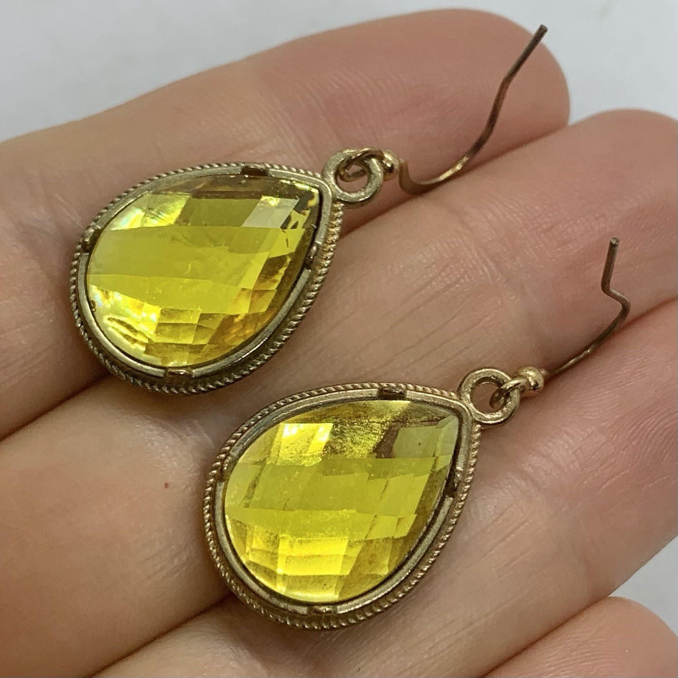Vtg Yellow Faceted Acrylic Rhinestone Teardrop Dangle Earrings Goldtone Hook