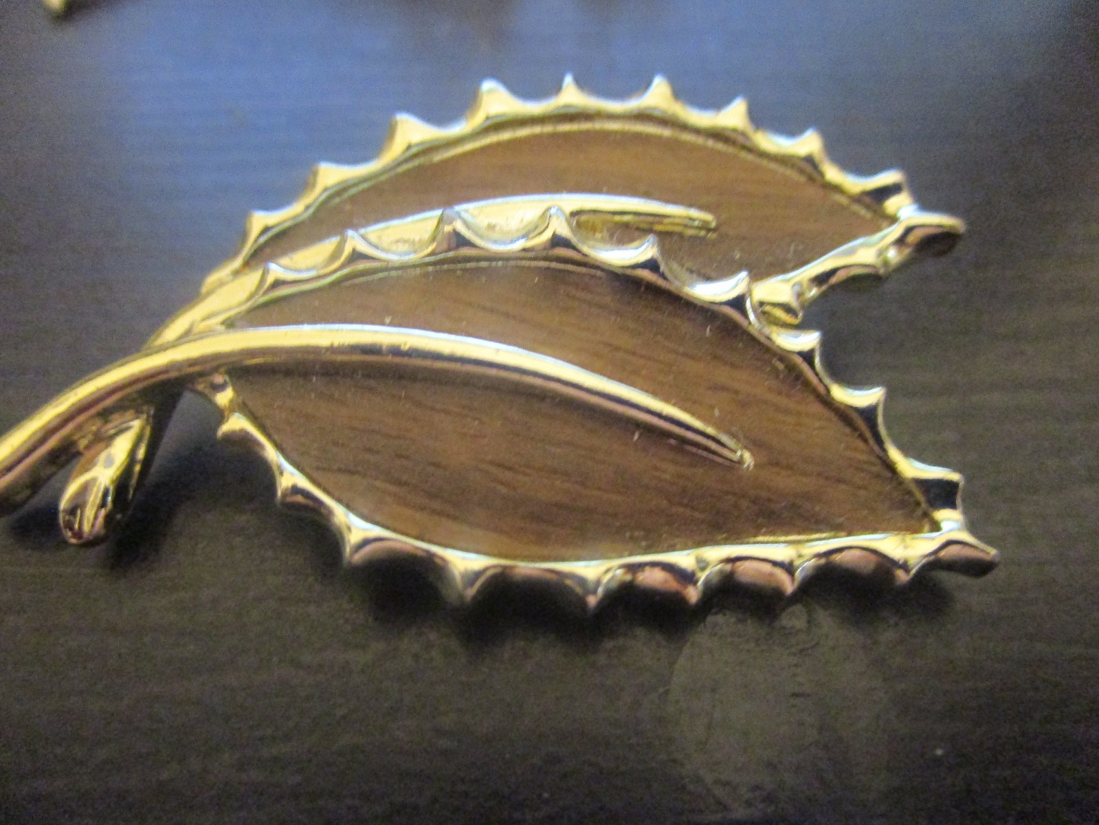 NICE SARAH BROOCH FREE SHIPPING
