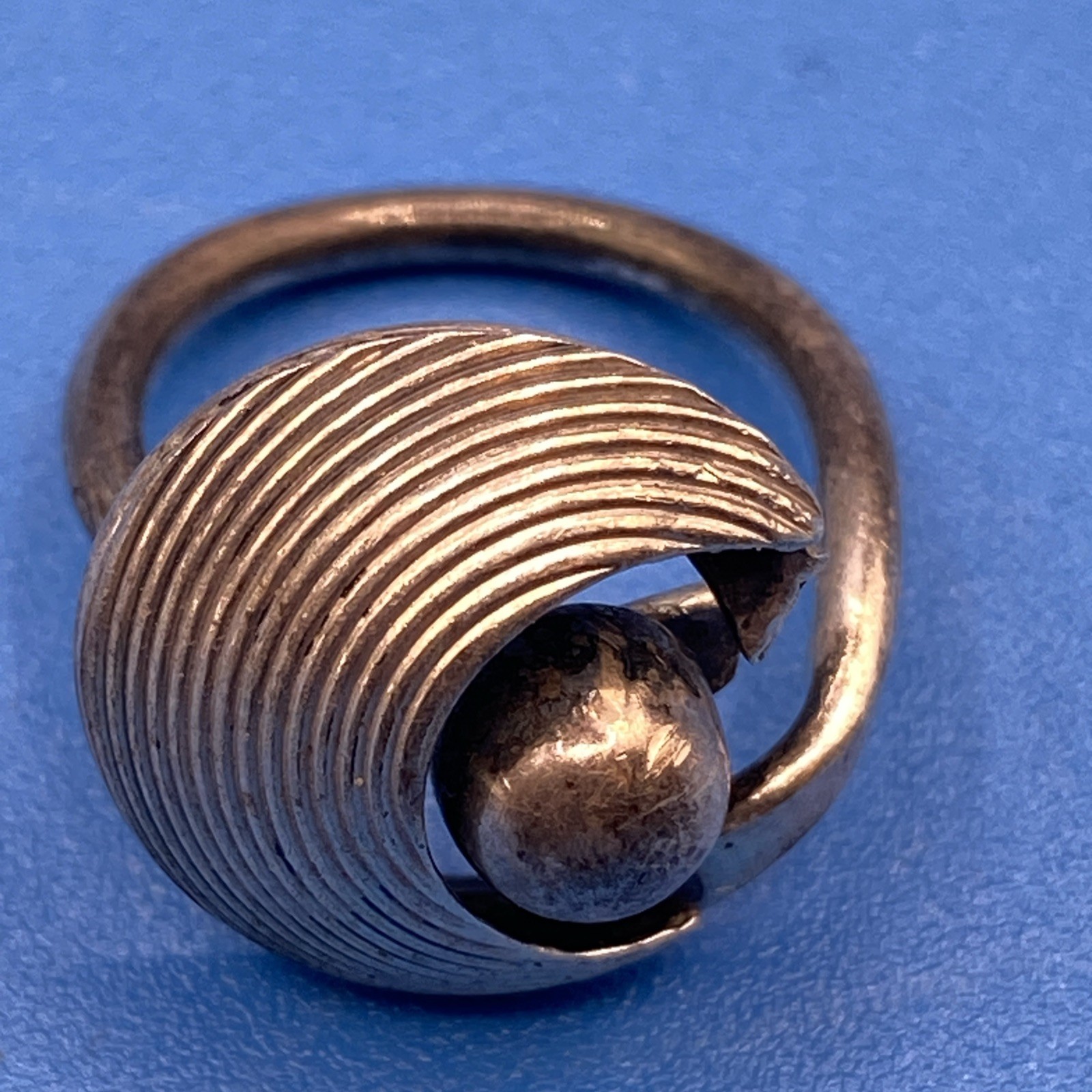 Vintage RING Sterling Silver sz 6 unknown signed Artisan Modernist design 4.2 g