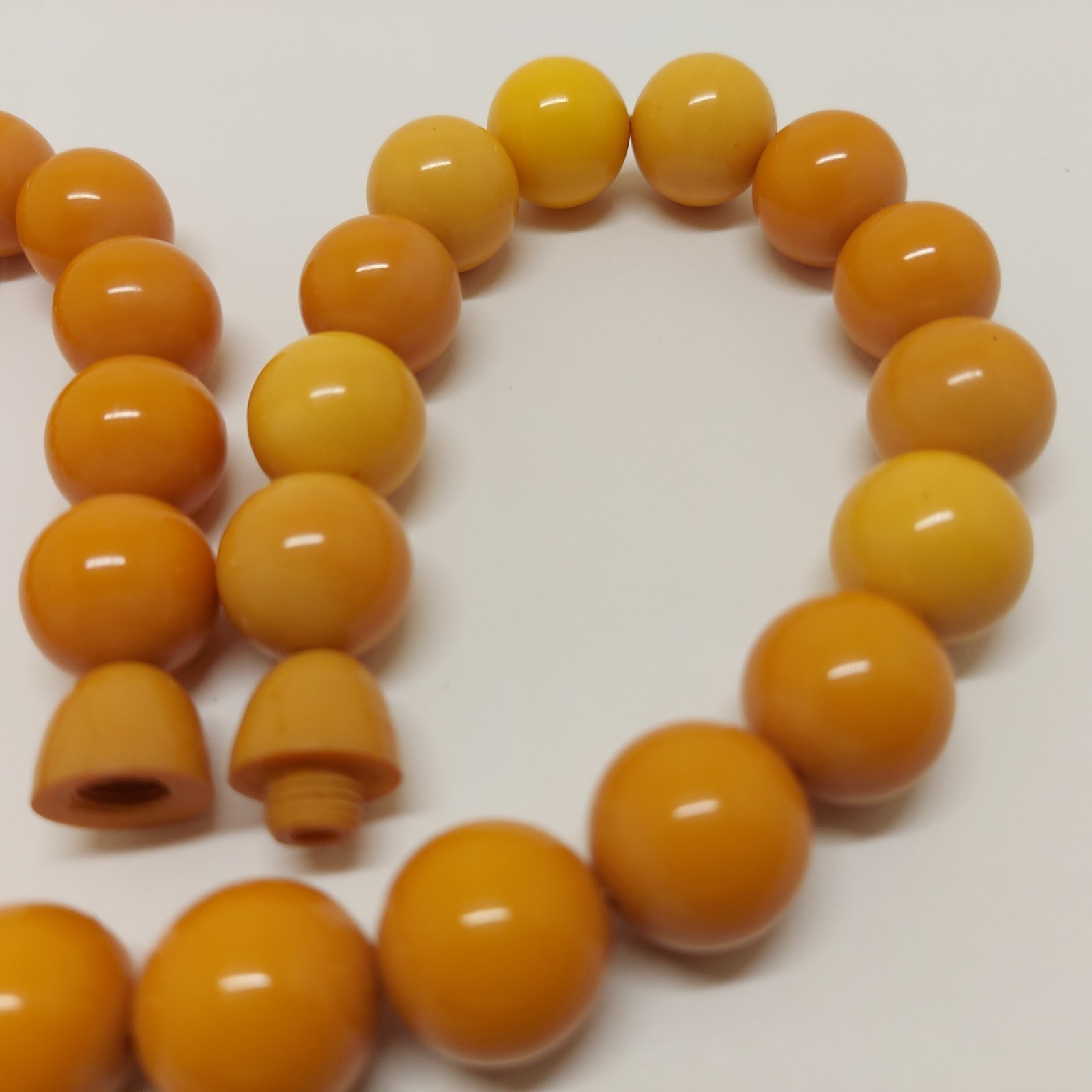Vintage Butterscotch Egg Yolk Bakelite Round Beaded Necklace 15-1/2” 47g Tested