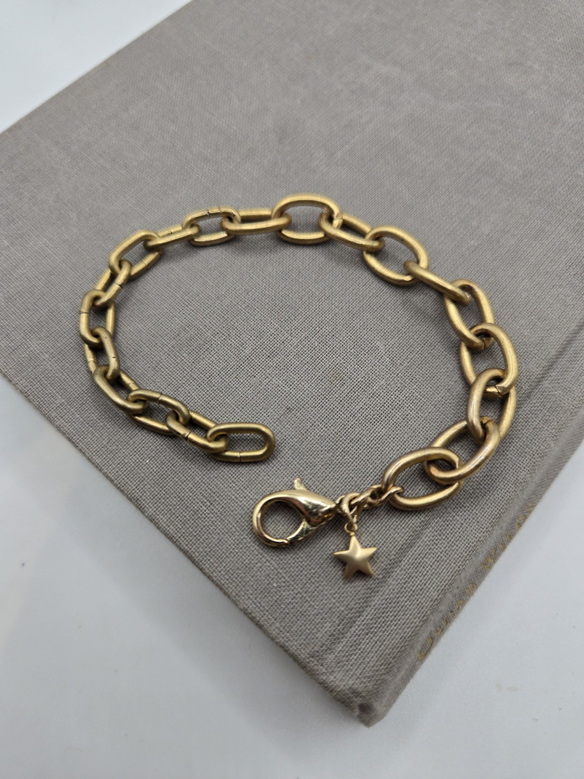 Gold Chunky Chain Link Bracelet 7.5-.75″ Vintage Matte Gold Satin Star Charm