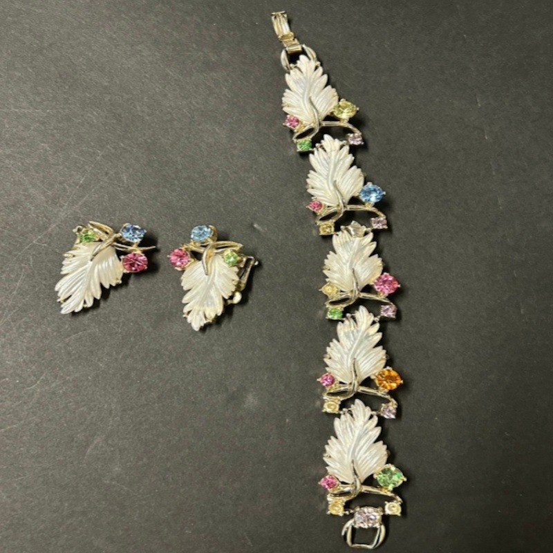 Vintage Lucite Leaf Bracelet and Earrings Jewelry Set Multicolor Rhinestones