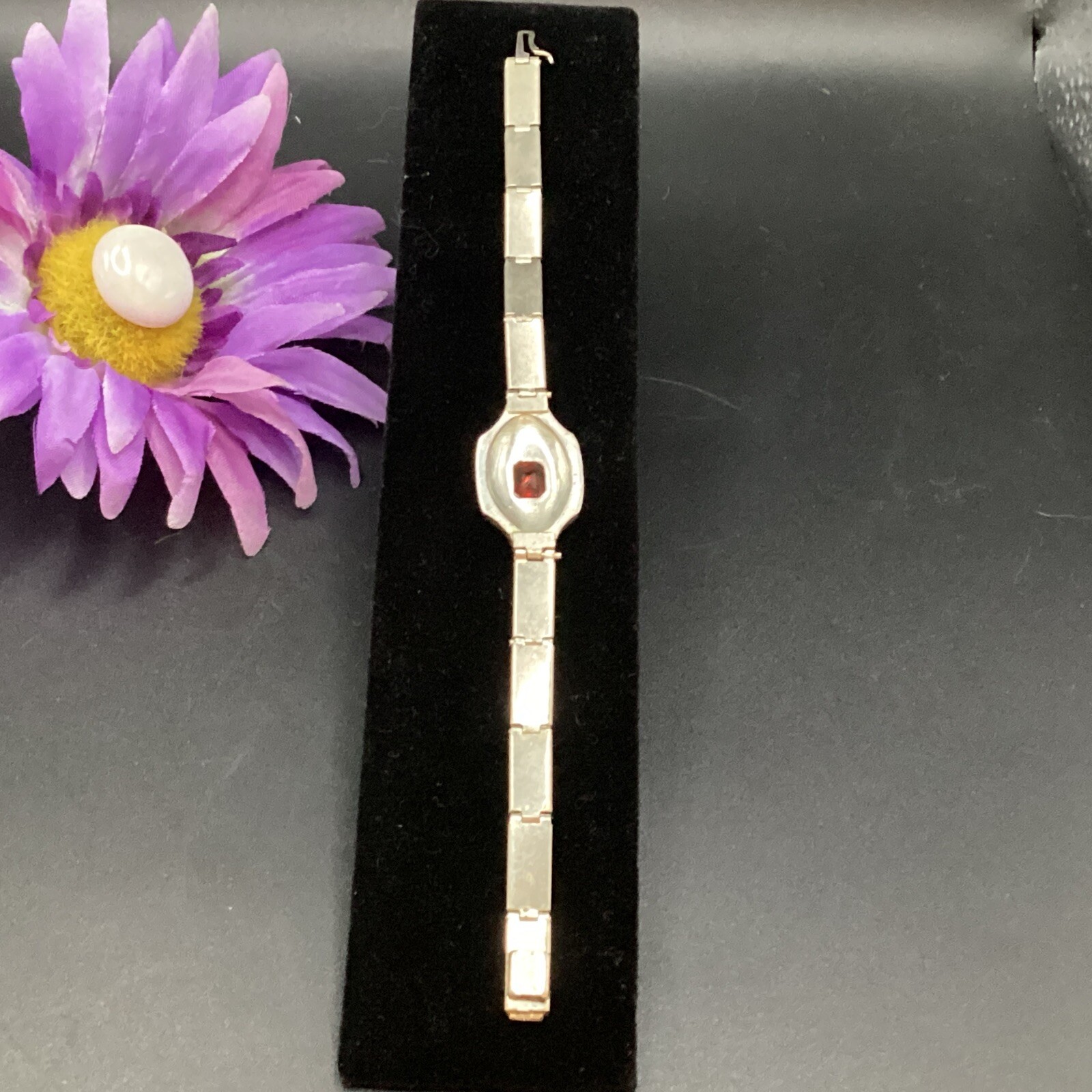 Art Deco 1920s silvertone metal bracelet with faceted red and white crystals 7”