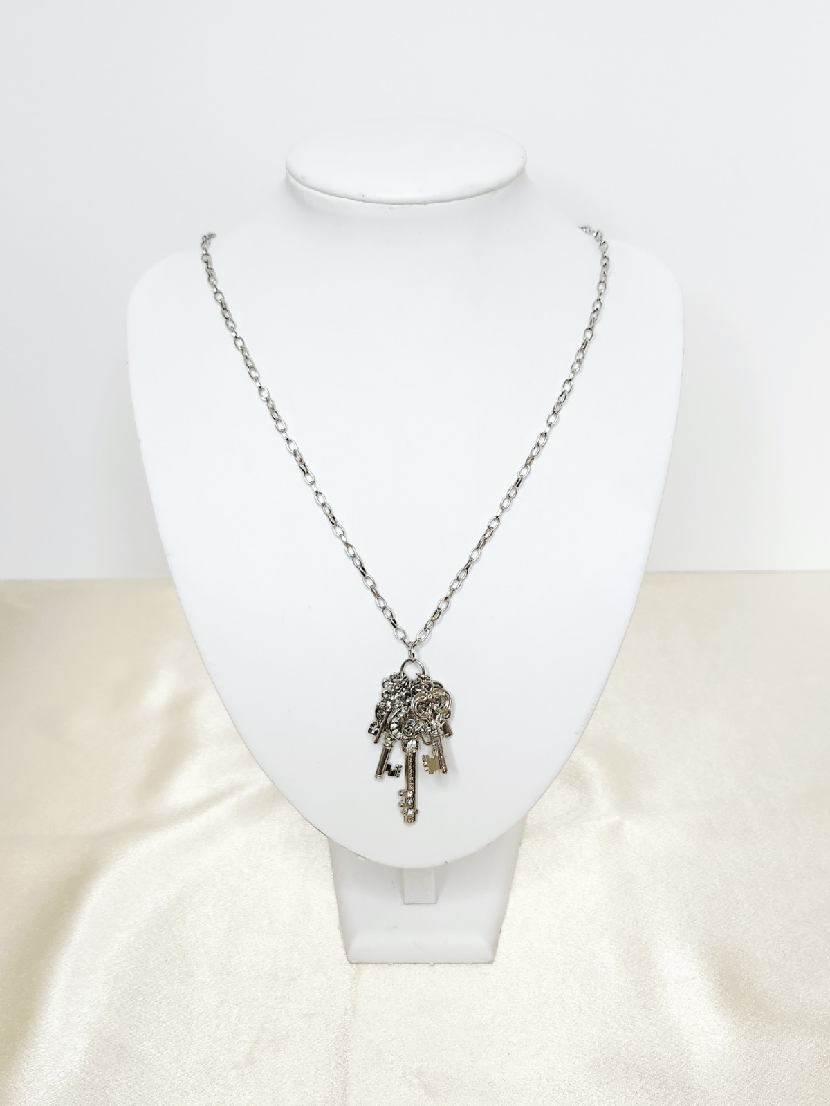Vintage Silver Tone Multi Key Charm Chain Necklace – 24″
