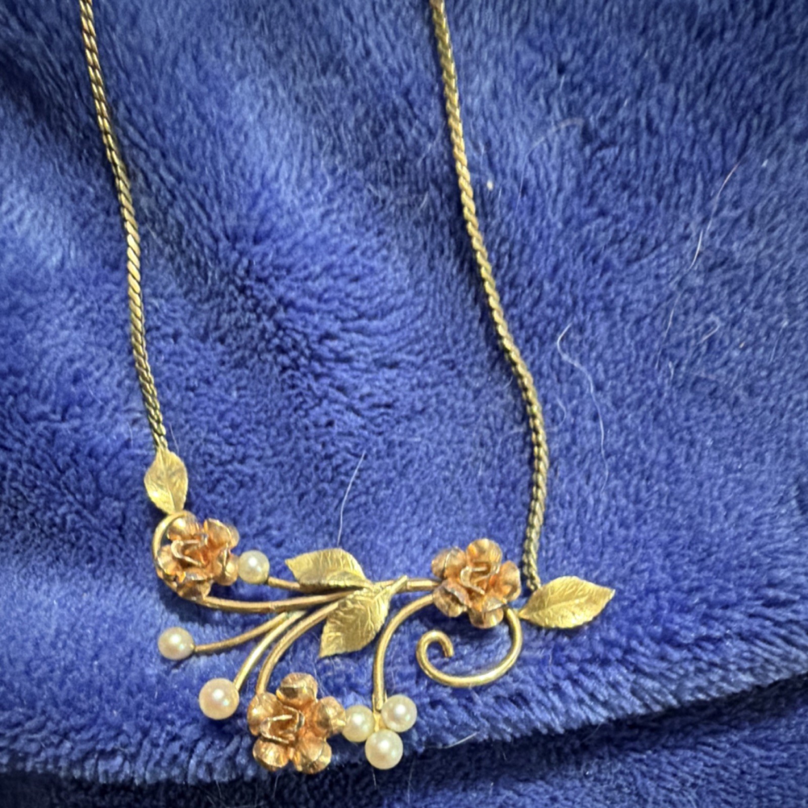 Gold Tone Floral Pendant Necklace, Vintage Style, Pearl Accents, Fashion Jewelry