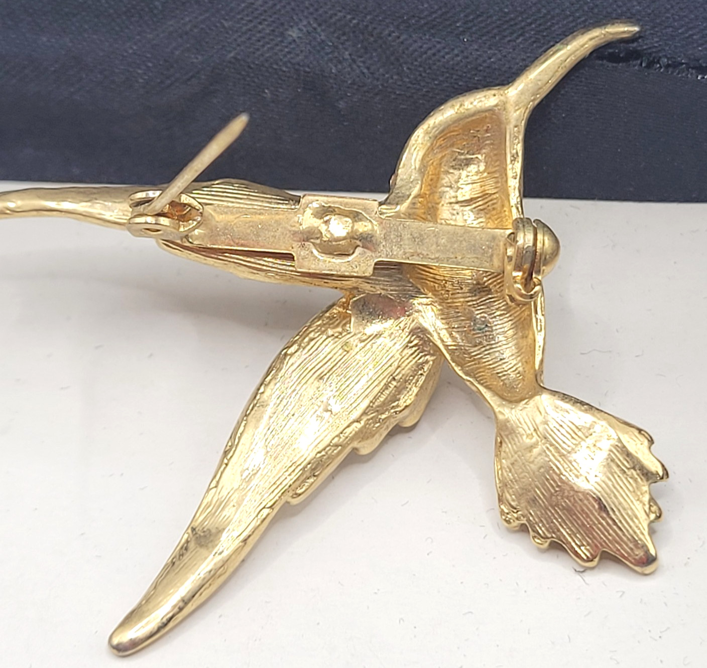 Vintage Dale Kinkaid 1988 Hummingbird Pendant Ruby Eye Gold Tone Bx & COA Signed
