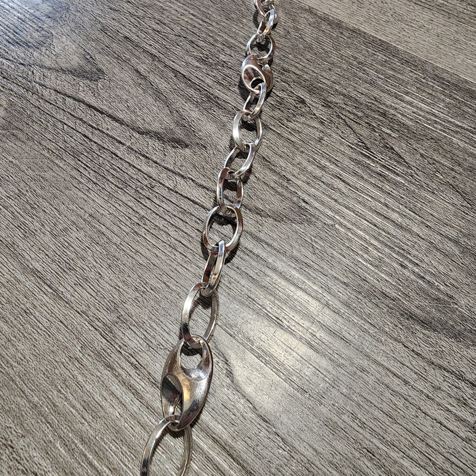 Liz Claiborne Silver Tone Choker Necklace Long Chain 41″ Hammered Links Signed