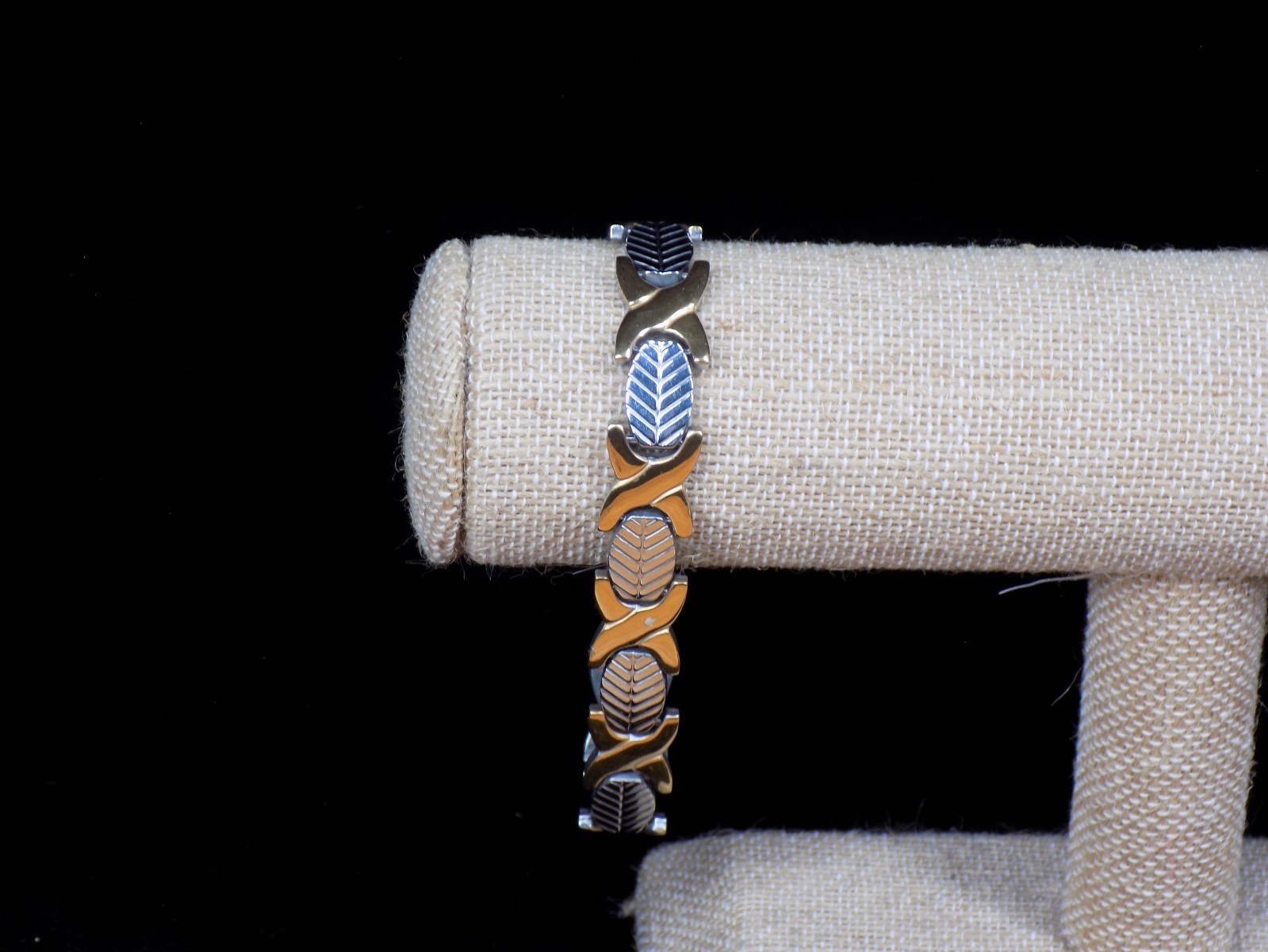 Vintage Stainless Steel Bracelet XO Leaves Unisex Two Tone Size 8″ L x 1/2″ W
