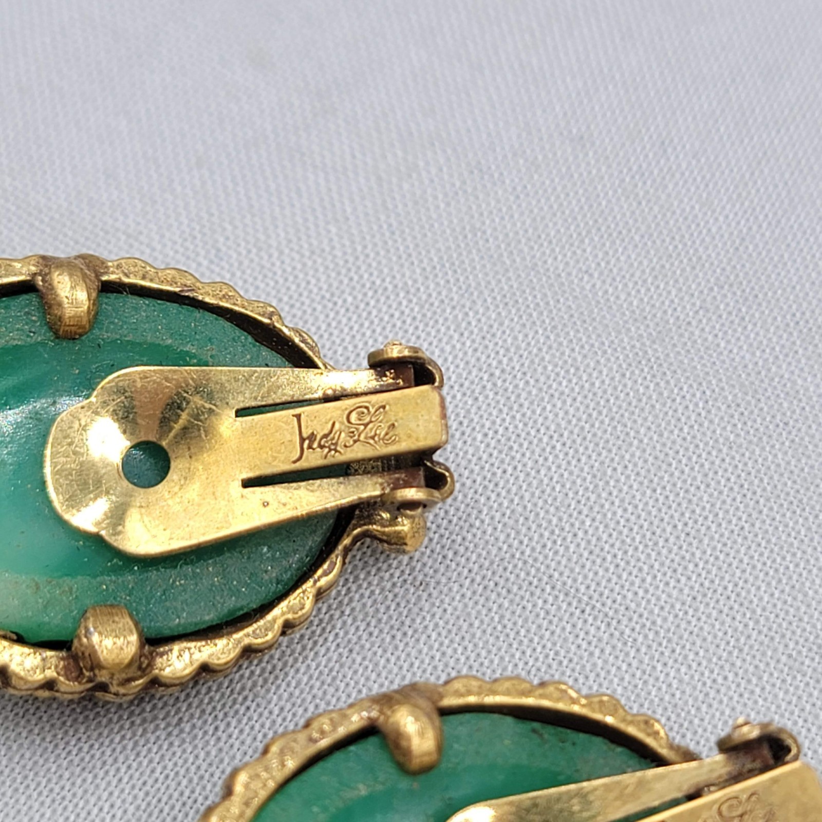 Judy Lee 1968 Spanish Moss Molded Jade Glass Cabochon Bracelet Earrings Set