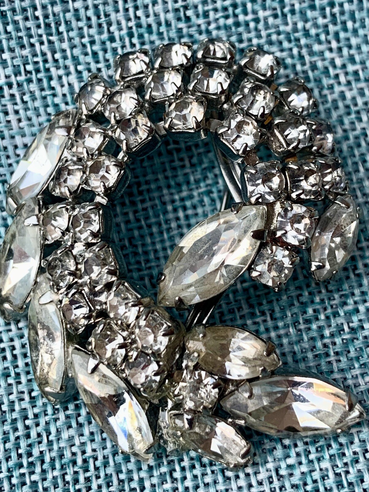 Vintage Brooch Pin Classic And Chic A Statement Piece Heirloom Weiss?
