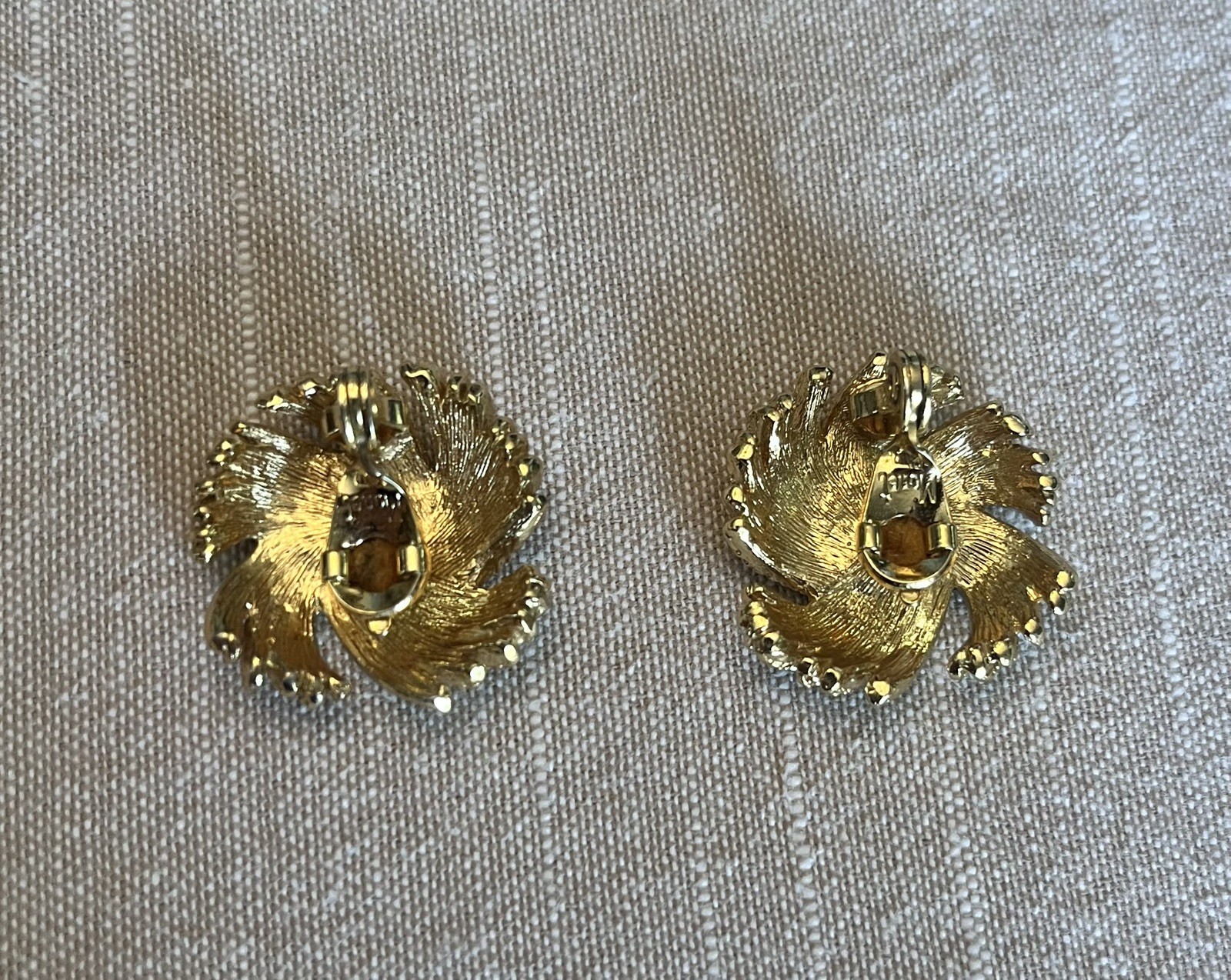Vintage 1960s MONET Gold Tone Cordelia Book Piece Floral Brooch Earrings Set