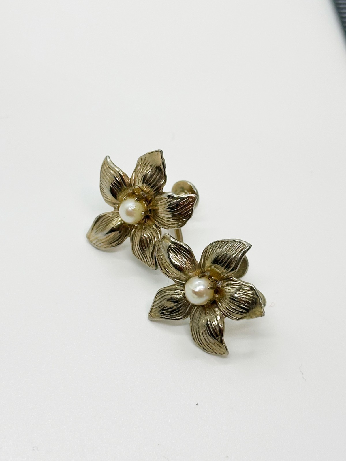 Vintage Flower Earrings Gold Tone Faux Pearl Screwback Mid Century