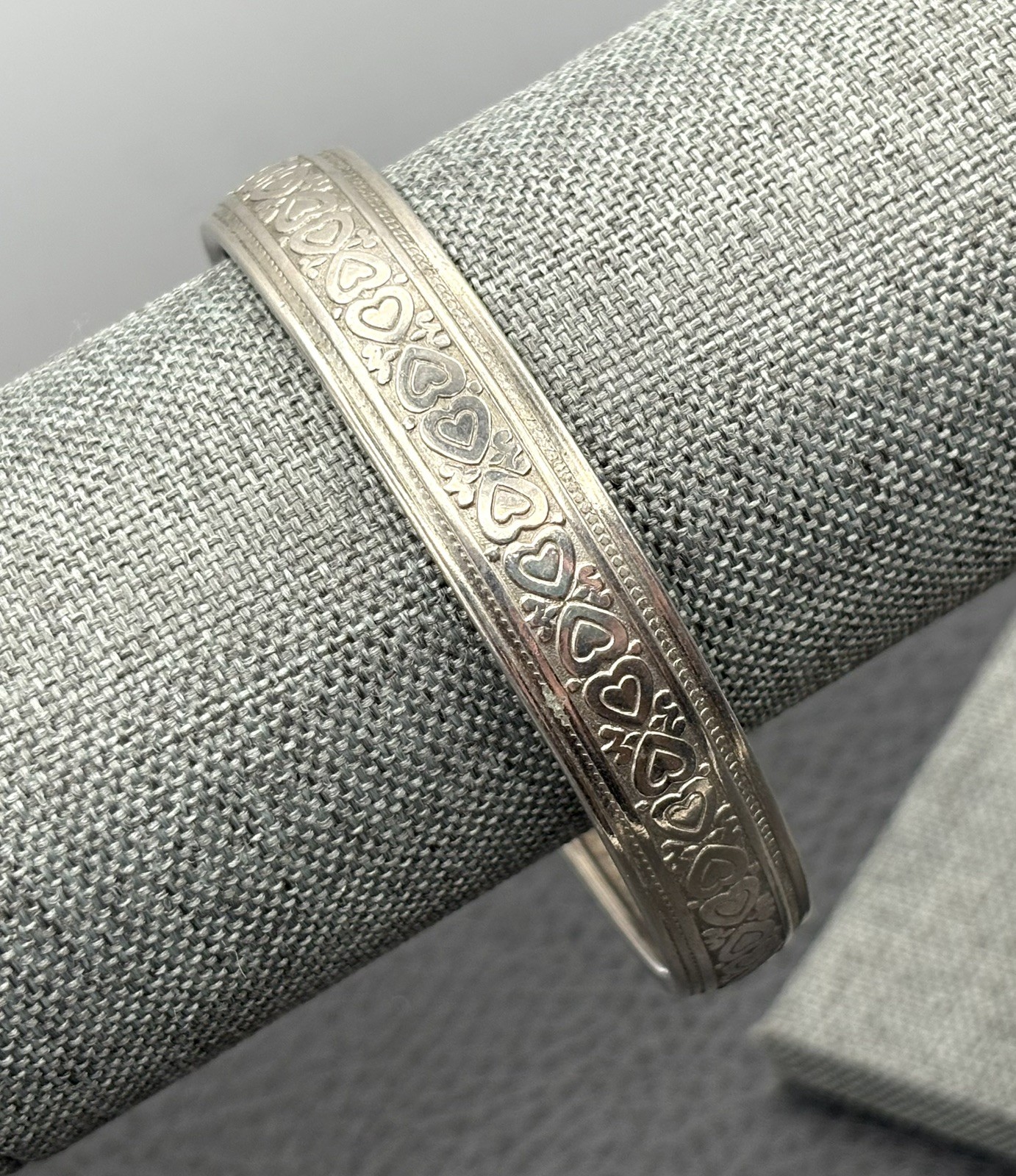 Vintage Heart Pattern Boho Love Silver Tone 11.5MM Bangle Bracelet 8”
