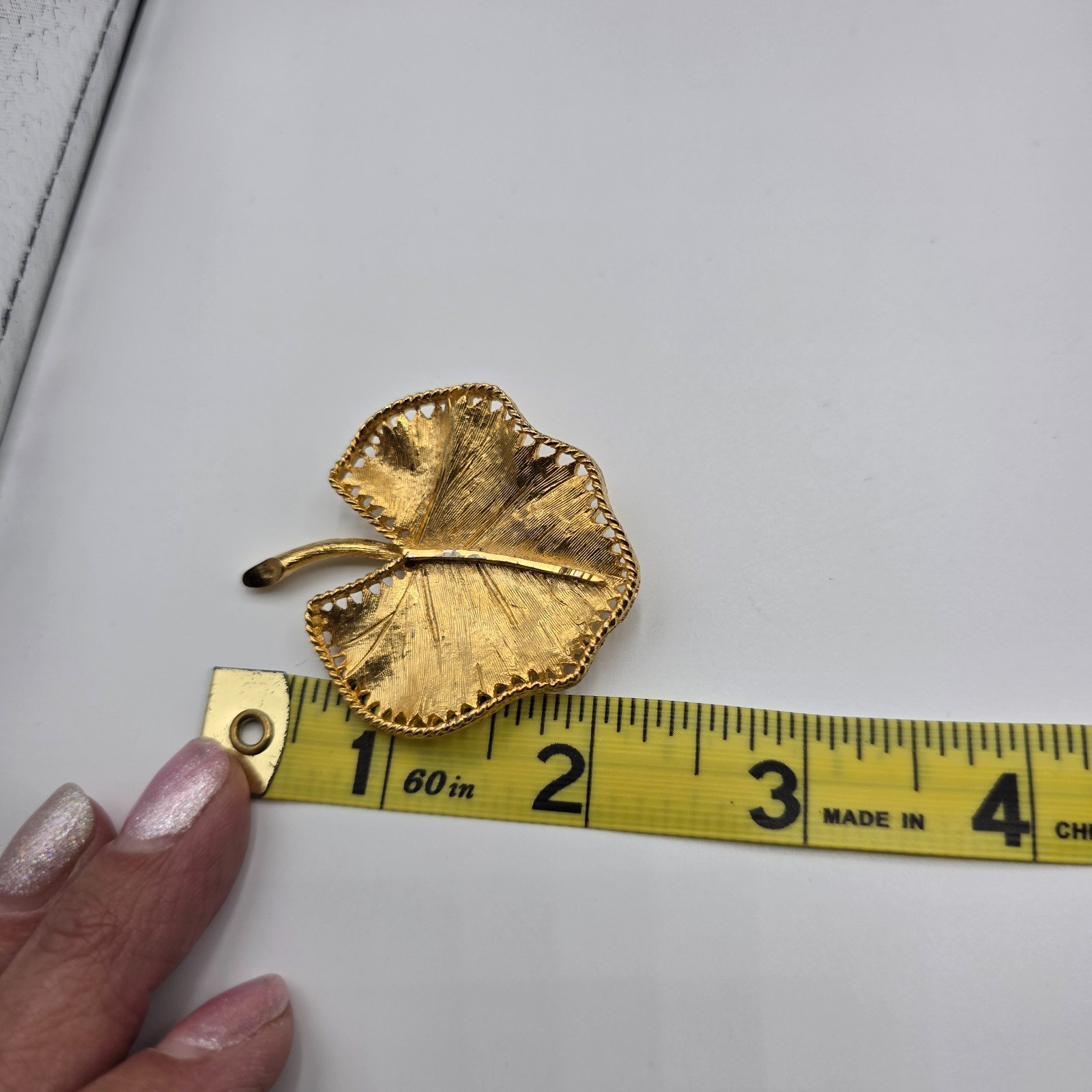 Vintage BSK Unisex Adult Gold Tone Leaf Brooch Pin Signed 2.2″X1.8″ Elegant