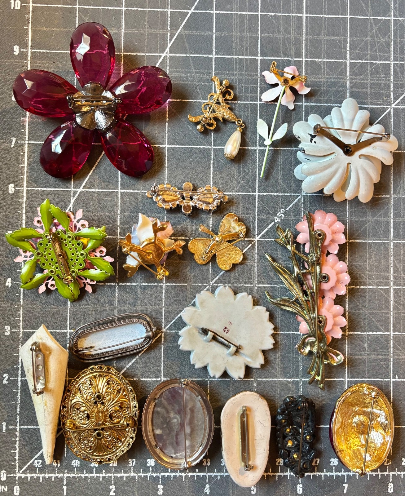 Vintage to Mod flower brooch LOT~17 Pieces~Huge Lady Bug~Porcelain~Spring💐